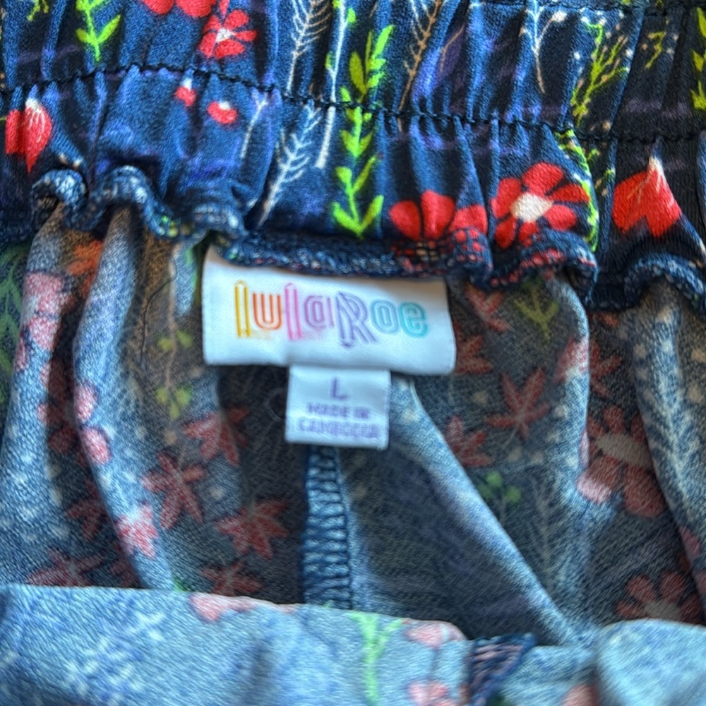 Lularoe Ella Shorts Size Large - Picture 2 of 3